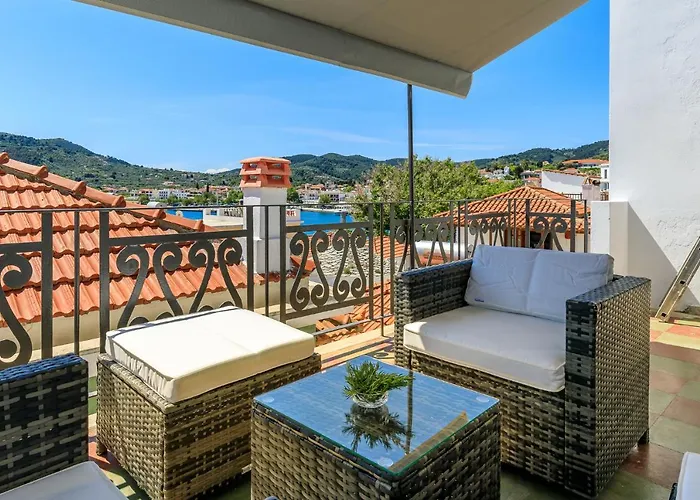 Thimisi Skopelos Town